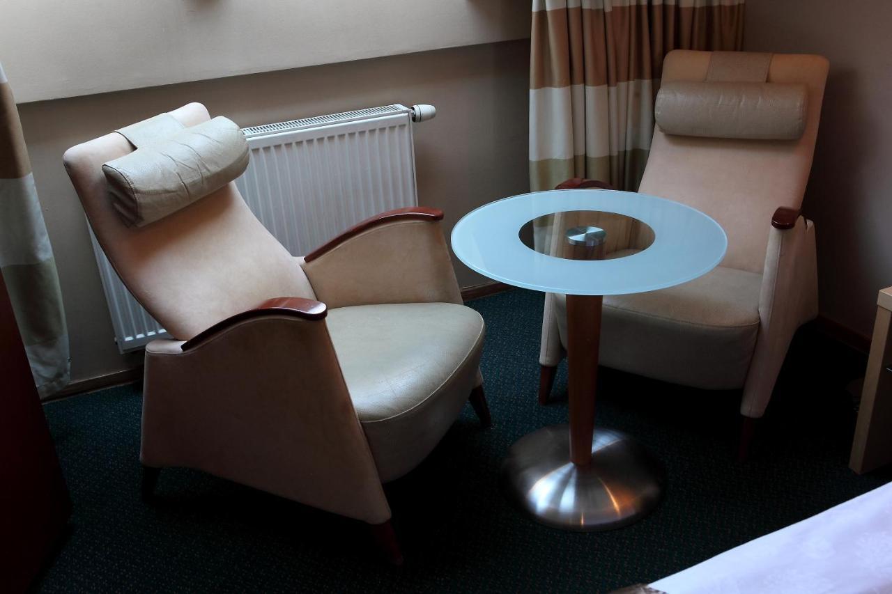 Aparthotel Katrina à Ostrzeszów Extérieur photo