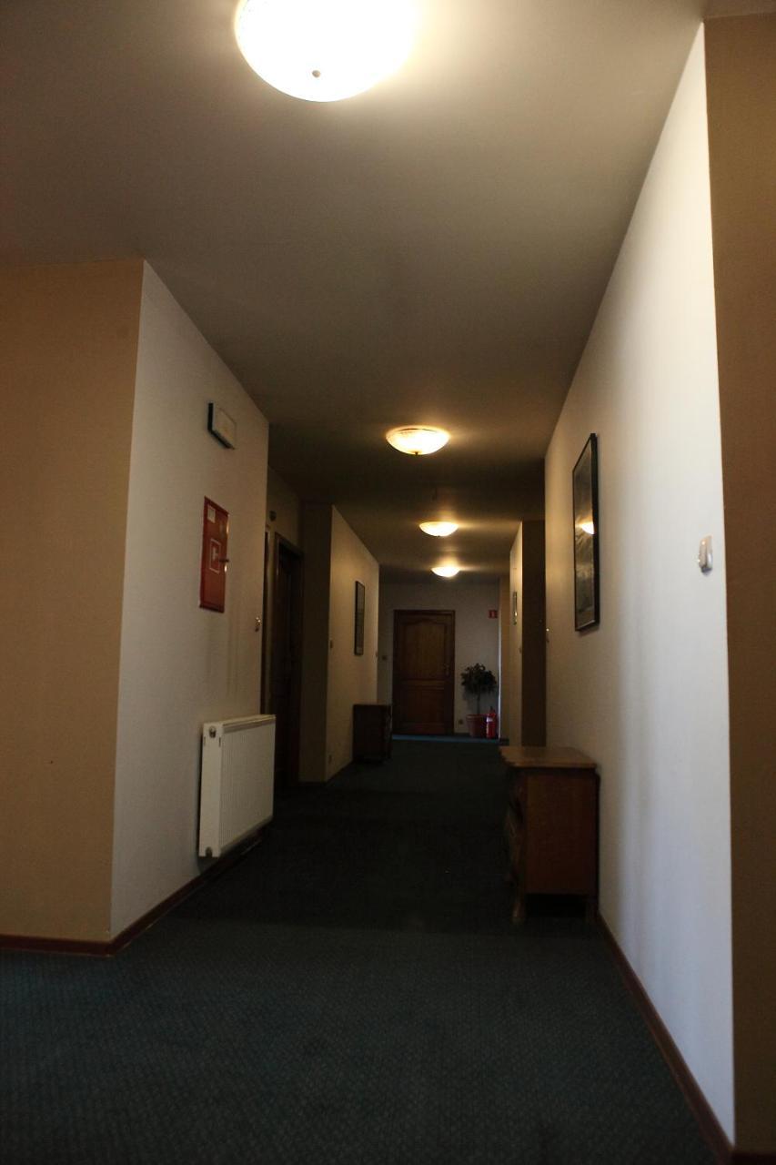 Aparthotel Katrina à Ostrzeszów Extérieur photo