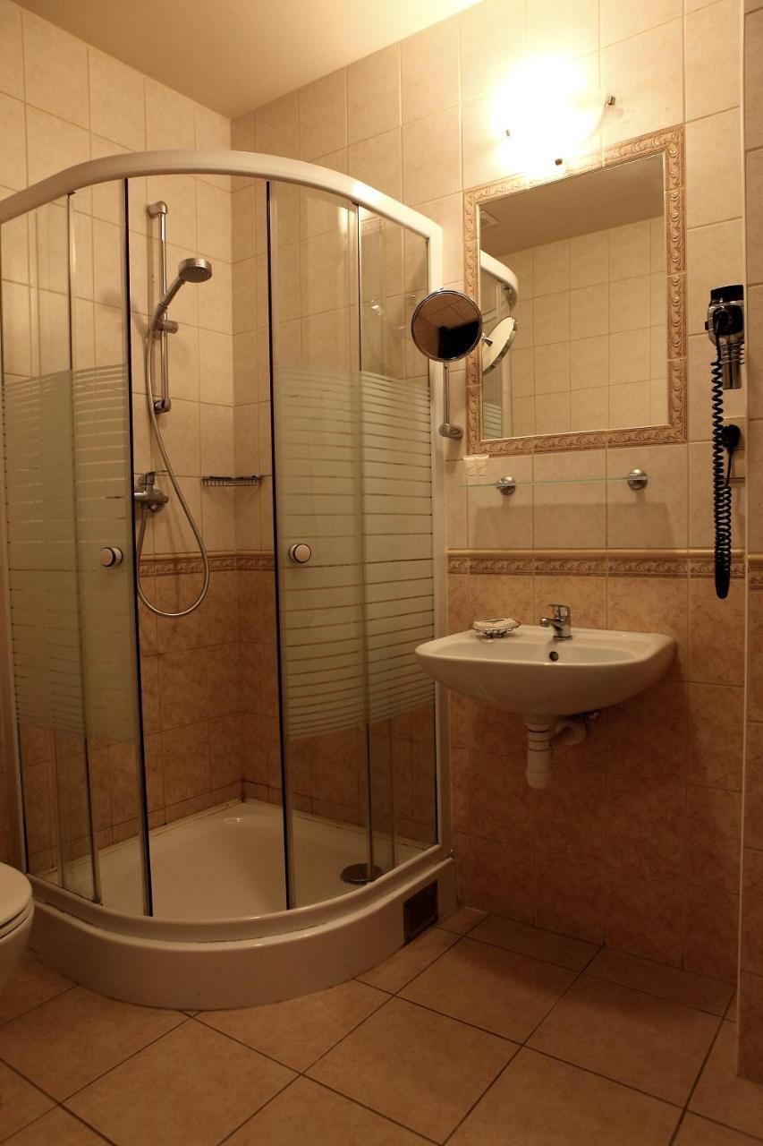 Aparthotel Katrina à Ostrzeszów Extérieur photo