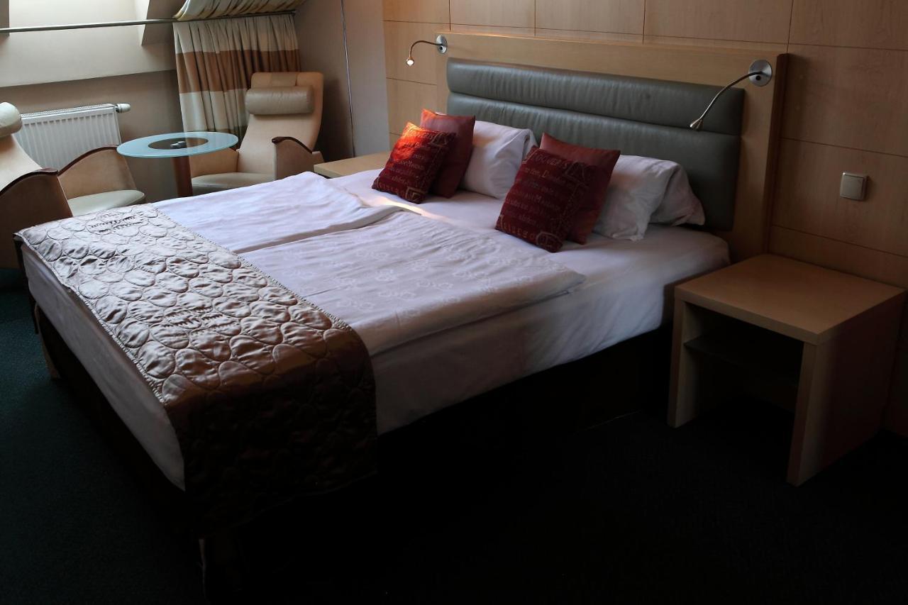 Aparthotel Katrina à Ostrzeszów Extérieur photo