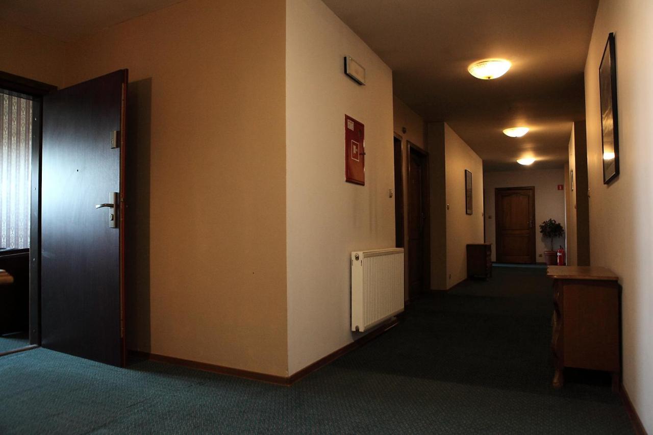 Aparthotel Katrina à Ostrzeszów Extérieur photo