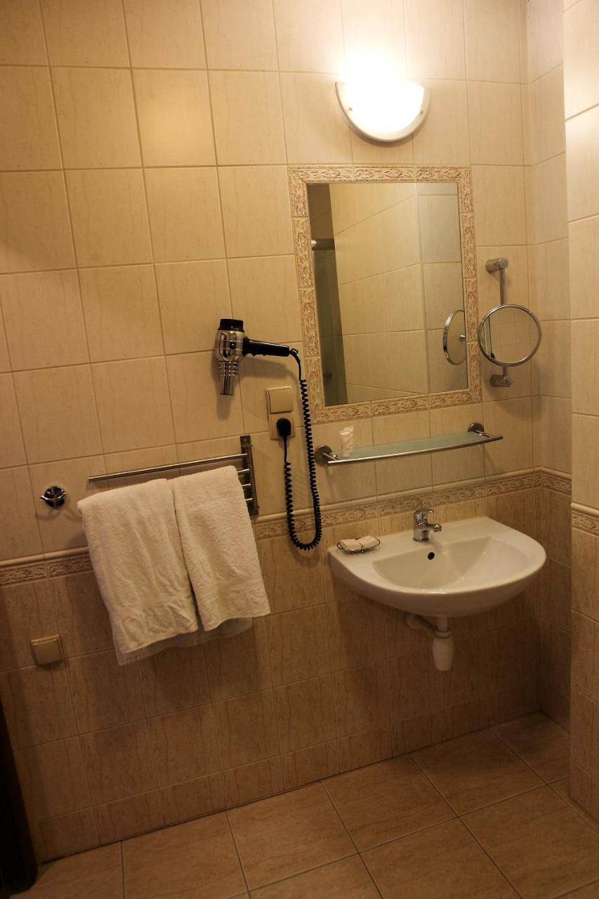 Aparthotel Katrina à Ostrzeszów Extérieur photo